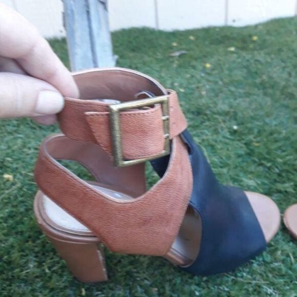 Gianni Bini Leather Heels Chunky 4" Thick Wrap Ankle Strap Black Tan Sz 8 - Picture 2 of 8